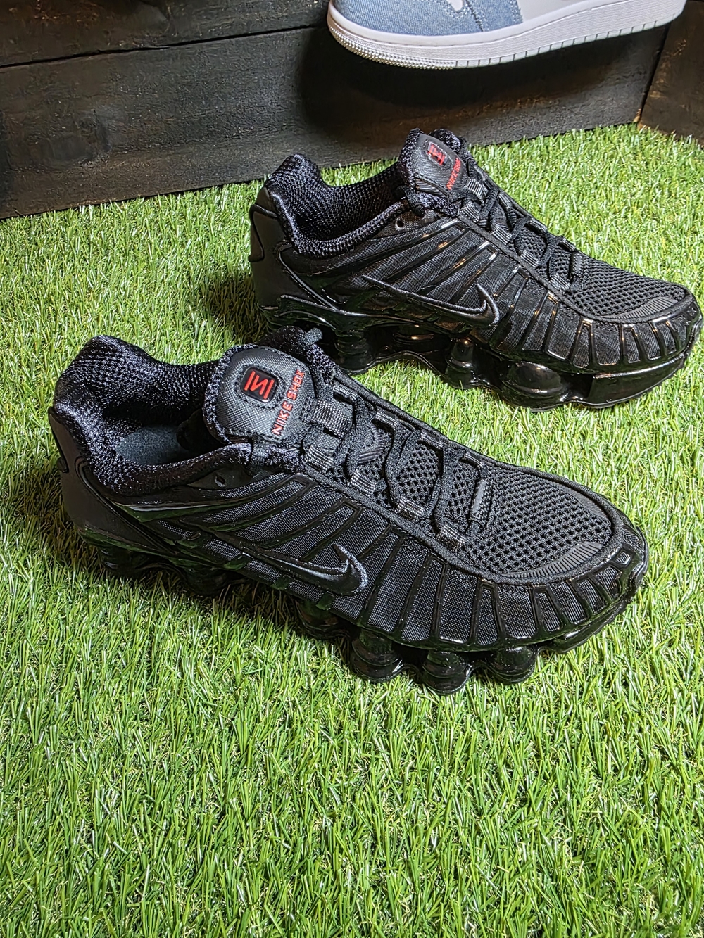 6w Nike Shox Black Running Sneakers - Cushioned Support